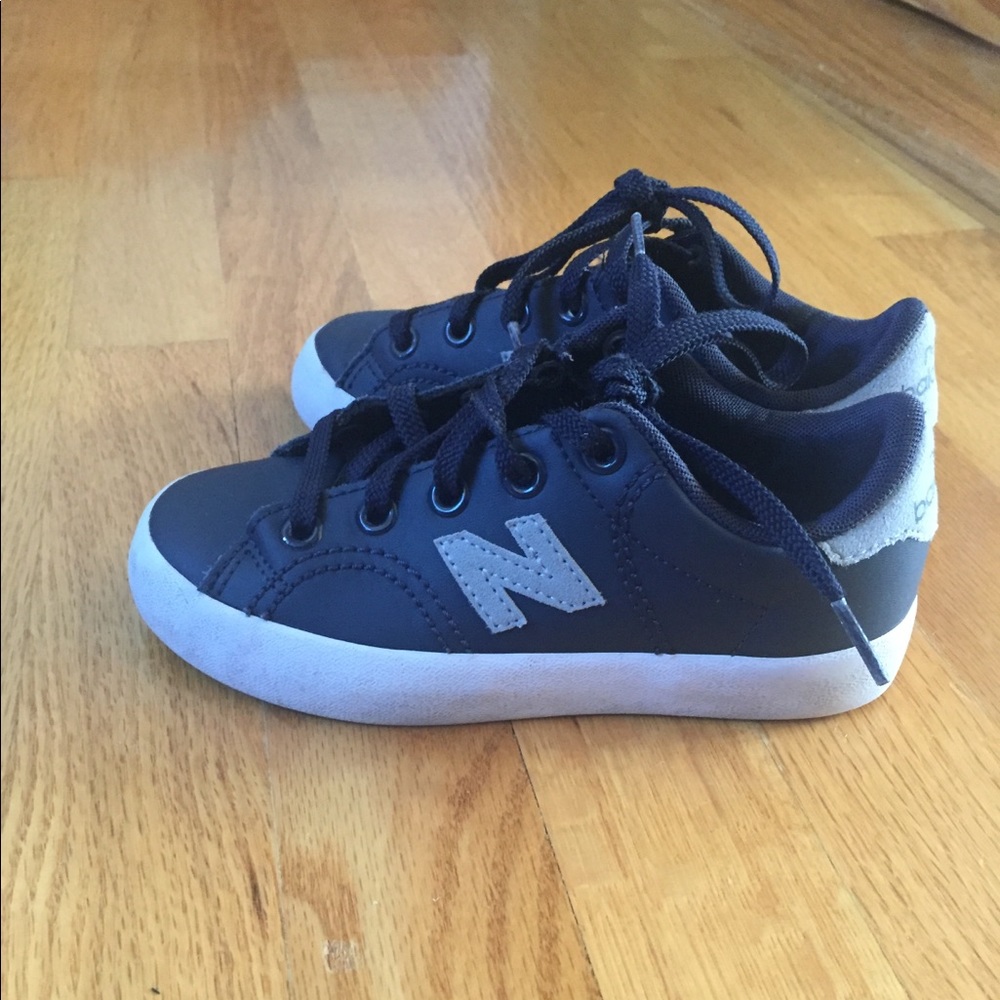 New Balance navy blue shoes